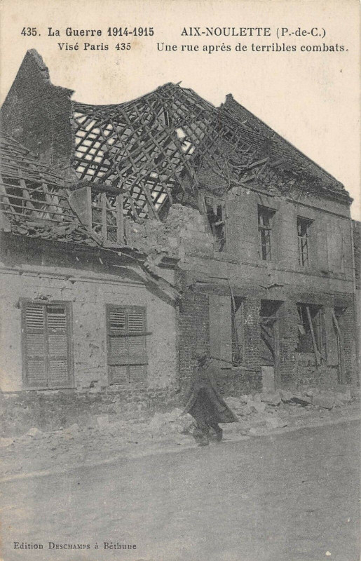 Carte postale ancienne Aix Noulette Une Rue Apres De Terribles Bombardements à Aix-Noulette