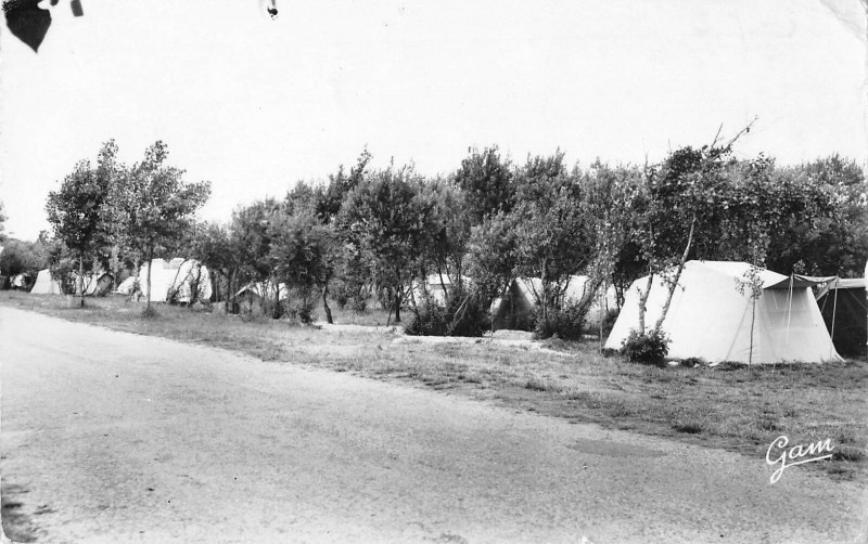 Carte postale ancienne Stella Plage Un Coin Des Campeurs