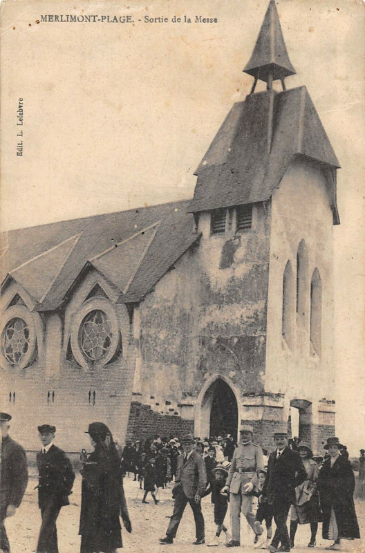 Carte postale ancienne Merlimont Plage Sortie De La Messe à Merlimont