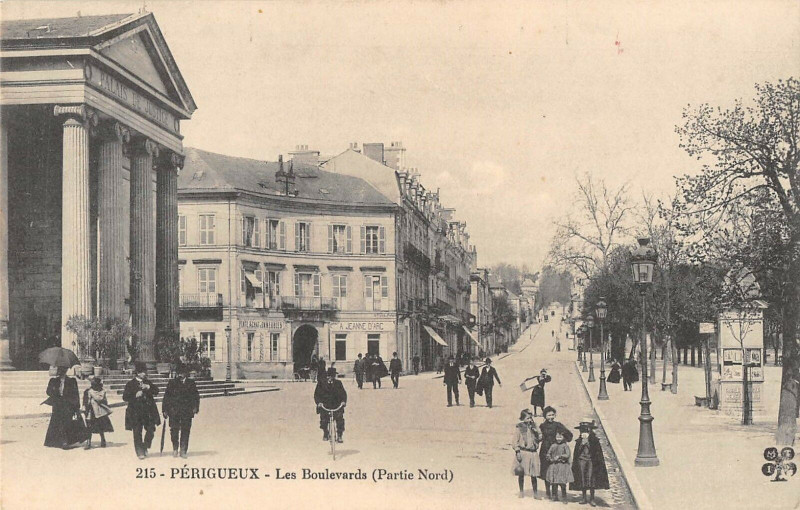 Carte postale ancienne Perigueux Les Boulevard Partie Nord à Périgueux