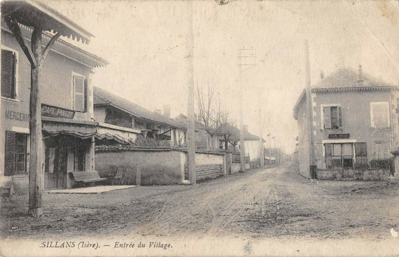 Carte postale ancienne Sillans Entree Du Village à Sillans