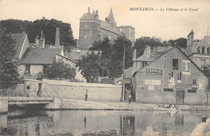 Carte postale ancienne Montargis Le Chateau Et Le Canal à Montargis