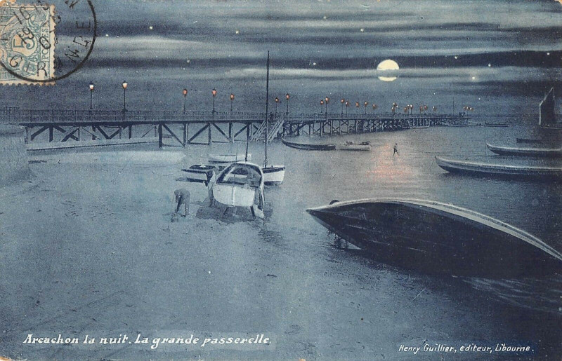 Carte postale ancienne Arcachon La Nuit La Grande Passerelle à Arcachon