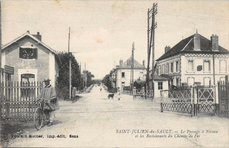 Carte postale ancienne Saint Julien Du Sault Passage A Niveau à Saint-Julien-du-Sault