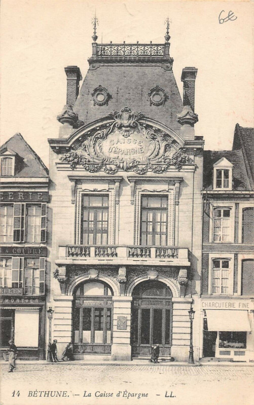 Carte postale ancienne Bethune Caisse D'Epargne à Béthune
