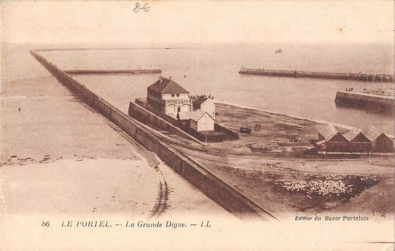 Carte postale ancienne Le Portel La Grande Digue au Portel