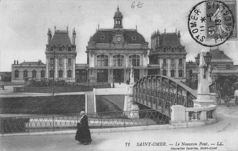 Carte postale ancienne Saint Omer Le Nouveau Pont à Saint-Omer
