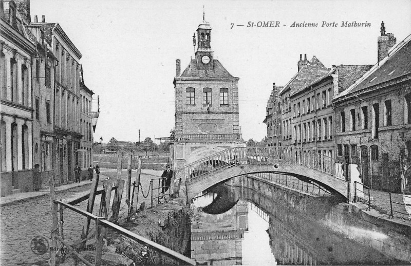 Carte postale ancienne Saint Omer Ancienne Porte Mathurin (cliché pas courant à Saint-Omer