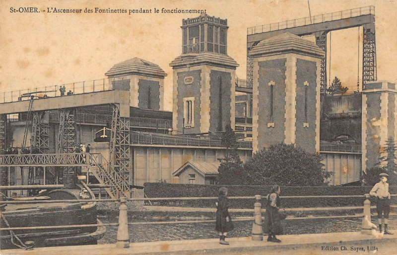 Carte postale ancienne Saint Omer Ascenseur Des Fontinettes Pendant Le Fonctionnement à Saint-Omer