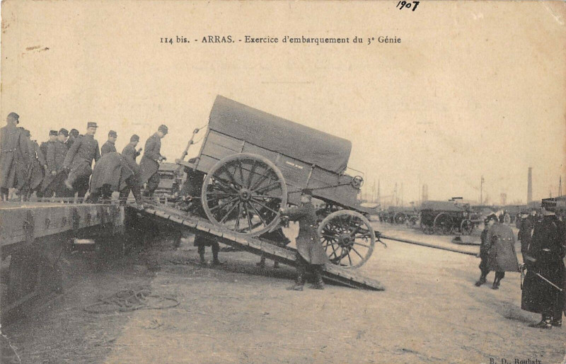 Carte postale ancienne Arras Exercice D'Embarquement Du 3e Genie à Arras