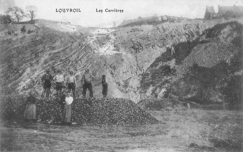 Carte postale ancienne Louvroil Les Carrieres