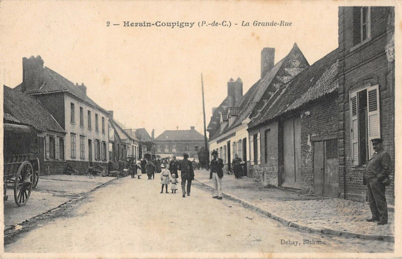 Carte postale ancienne Hersin Coupigny La Grande Rue à Hersin-Coupigny