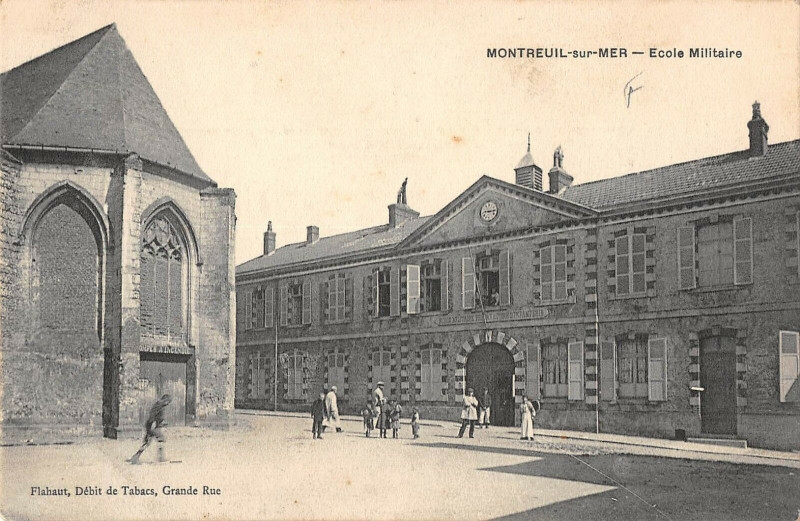 Carte postale ancienne Montreuil Sur Mer Ecole Militaire à Montreuil