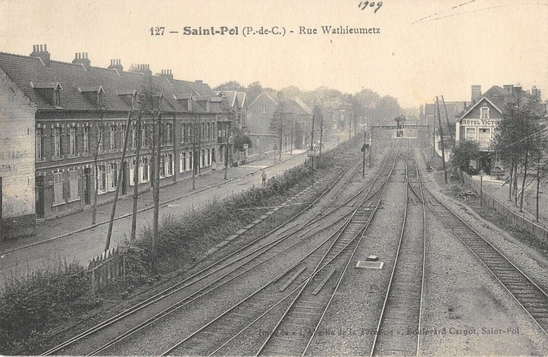 Carte postale ancienne Saint Pol Rue Wathieumetz