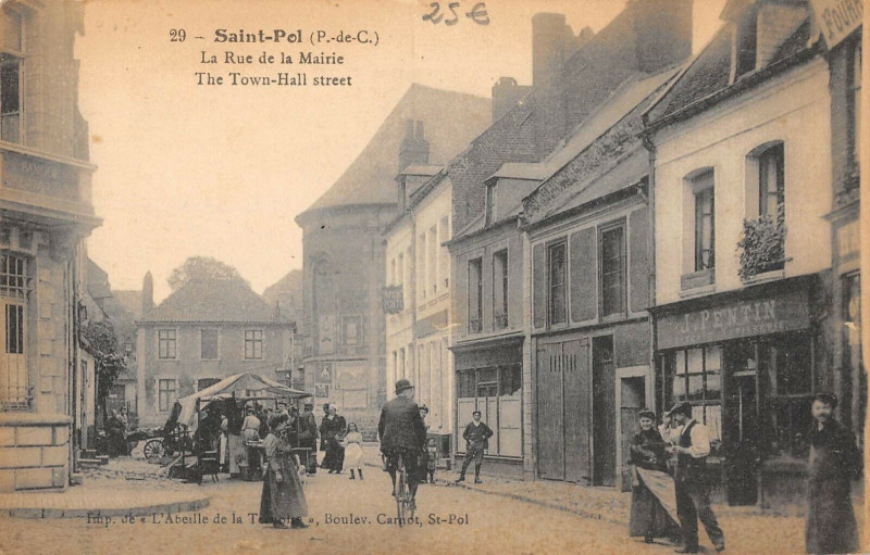 Carte postale ancienne Saint Pol La Rue De La Mairie