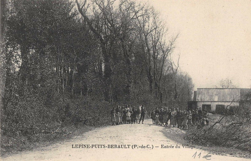 Carte postale ancienne Lepine Puits Berault Entree Du Village à Lépine