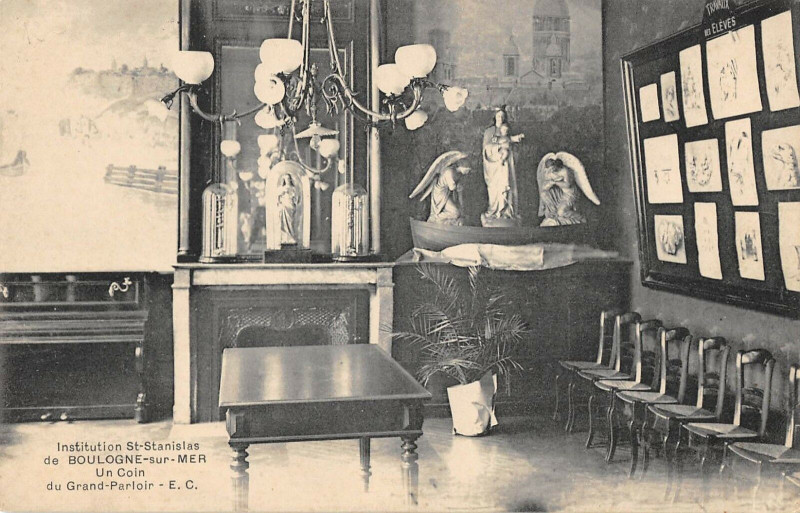 Carte postale ancienne Boulogne Sur Mer Institution Saint-Stanislas Un Coin Du Grand Parloir (rare à Boulogne-sur-Mer