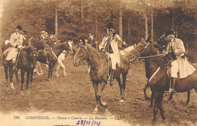 Carte postale ancienne Compiegne Chasse A Courre La Reunion à Compiègne