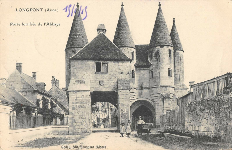 Carte postale ancienne Longpont Porte Fortifiee De L'Abbaye à Longpont