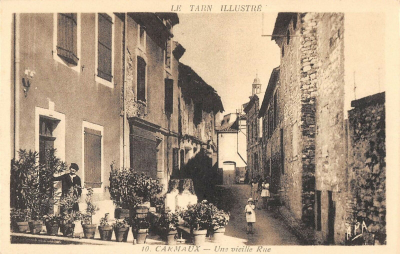 Carte postale ancienne Le Tarn Illustre Carmaux Une Vieille Rue à Carmaux