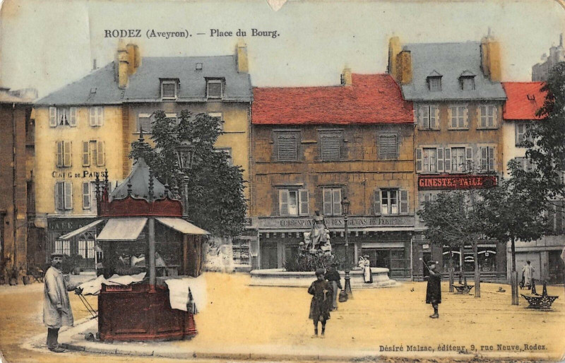 Carte postale ancienne Rodez Place Du Bourg (cpa glacée de qualité  Kiosque A Journaux à Rodez