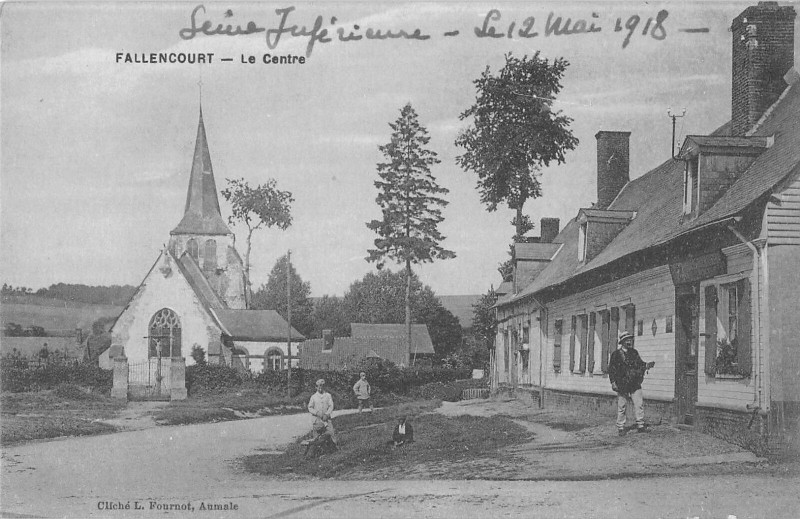 Carte postale ancienne Fallencourt Le Centre à Fallencourt