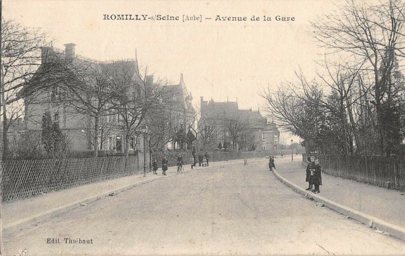 Carte postale ancienne Romilly Sur Seine Avenue De La Gare à Romilly-sur-Seine