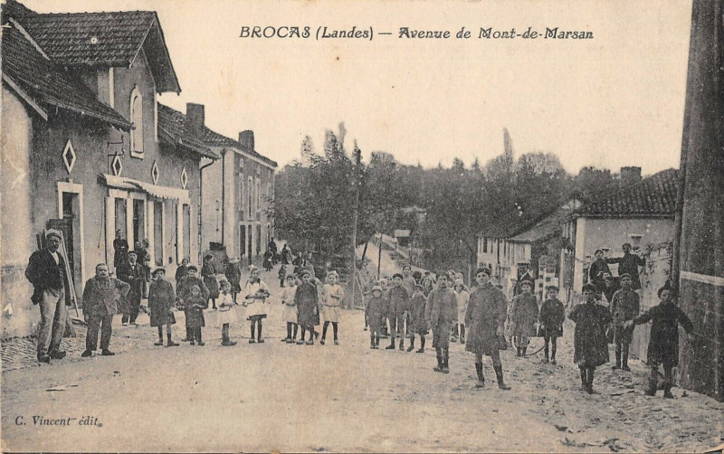 Carte postale ancienne Brocas Landes Avenue De Mont De Marsan à Brocas