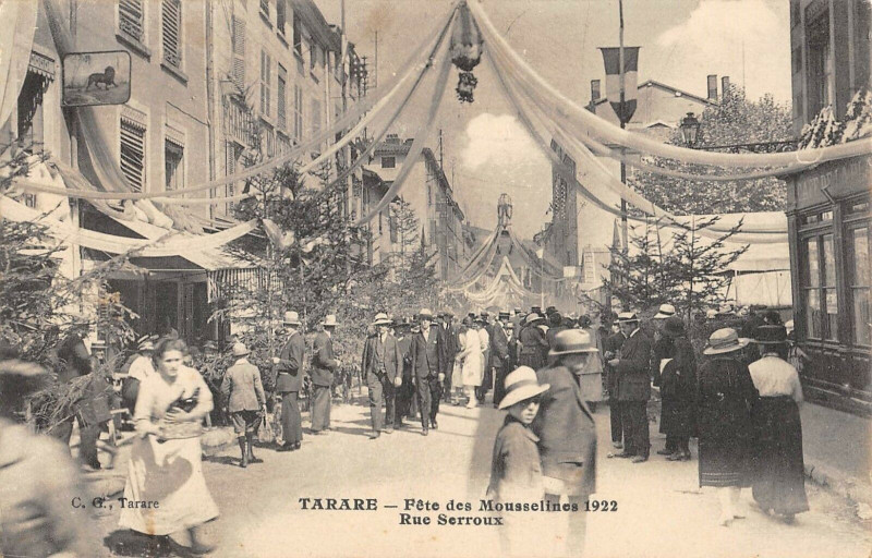 Carte postale ancienne Tarare Fete Des Mousselines 1922 Rue Serrroux à Tarare