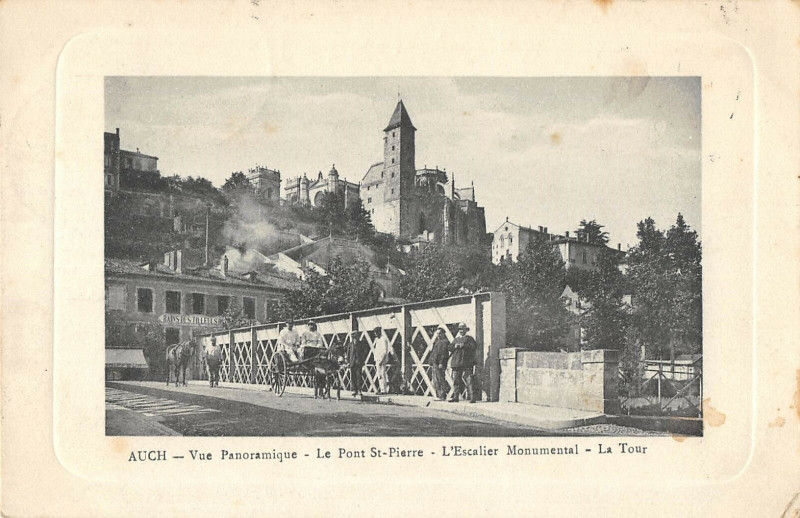 Carte postale ancienne Auch Le Pont Saint-Pierre à Auch