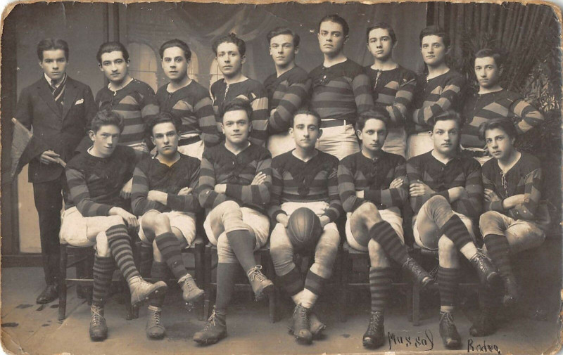 Carte postale ancienne Carte Photo Rodez L'Equipe De Rugby cliché N°2 à Rodez
