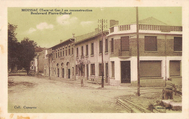 Carte postale ancienne Moissac En Recontruction Boulevard Pierre Delbrel à Moissac