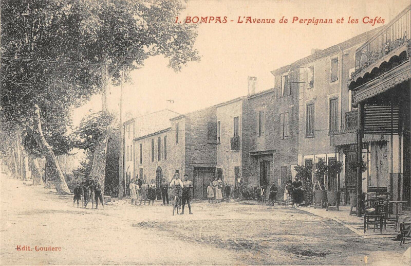 Carte postale ancienne Bompas L'Avenue De Perpignan Et Les Cafes à Bompas