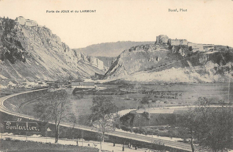 Carte postale ancienne Pontarlier Forts De Joux Et Du Larmont à Pontarlier