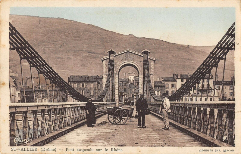 Carte postale ancienne Saint Vallier Pont Suspendu Sur Le Rhone à Saint-Vallier