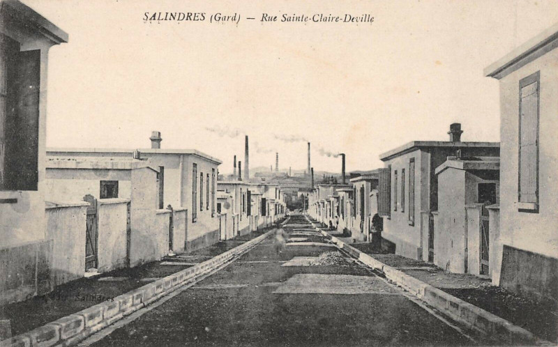 Carte postale ancienne Salindres Rue Saint Claire Deville à Salindres