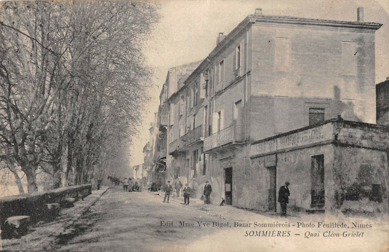 Carte postale ancienne Beaucaire Quai Cleon Griolet à Beaucaire