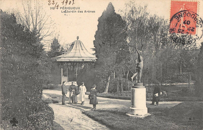 Carte postale ancienne Perigueux Le Jardin Des Arenes à Périgueux