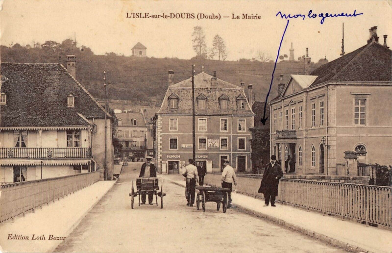 Carte postale ancienne L'Isle Sur Le Doubs La Mairie à Doubs