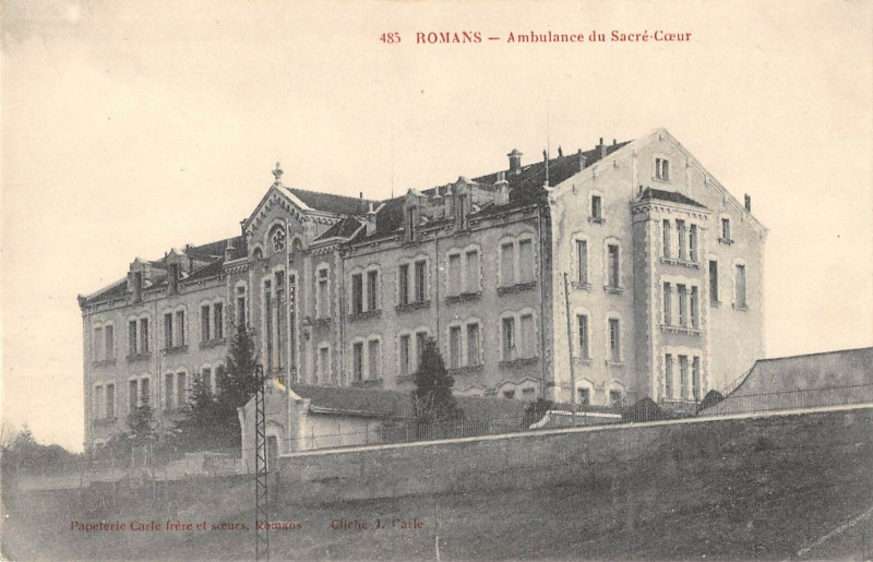 Carte postale ancienne Romans Ambulance Du Sacre Coeur
