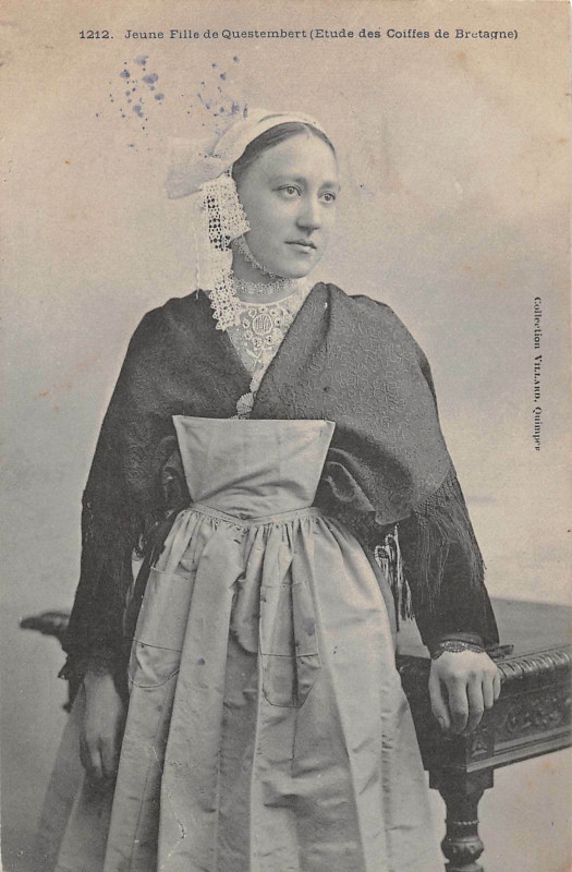 Carte postale ancienne Jeune Fille de Questembert