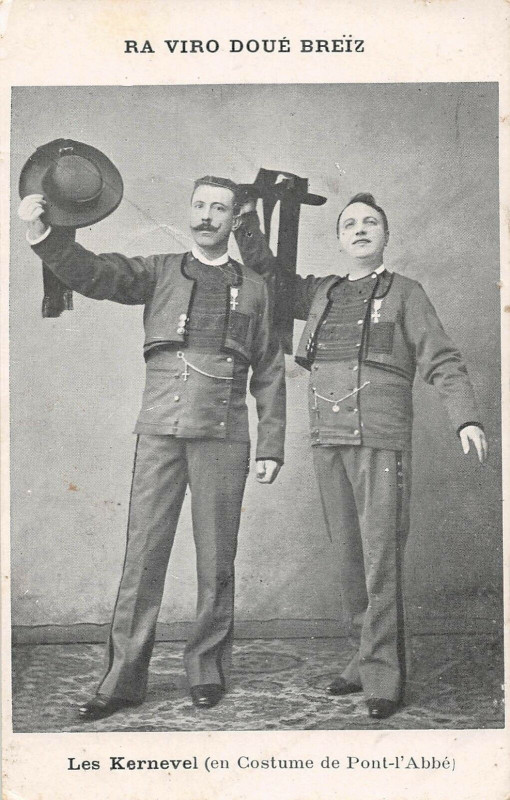 Carte postale ancienne Les Kernevel Costumes De Pont L'Abbe