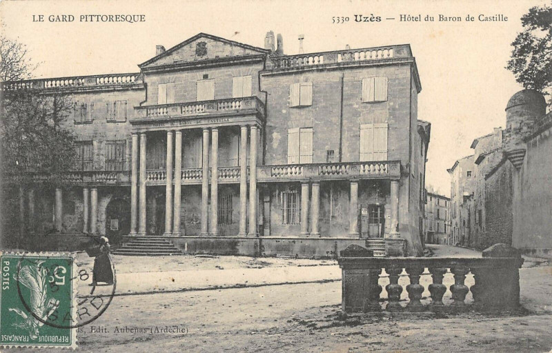 Carte postale ancienne Uzes Hotel Du Baron De Castille à Uzès