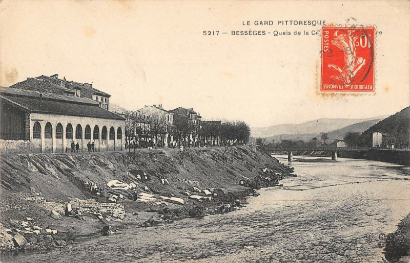 Carte postale ancienne Besseges Quais De La Ceze à Bessèges