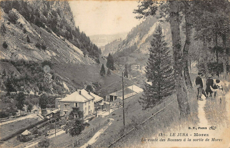 Carte postale ancienne Morez La Route Des Rousses A La Sortie De Morez