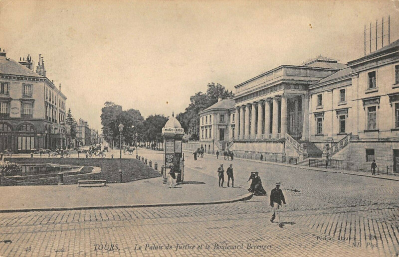Carte postale ancienne Tours Le Palais De Justice Et Boulevard Berenger à Tours