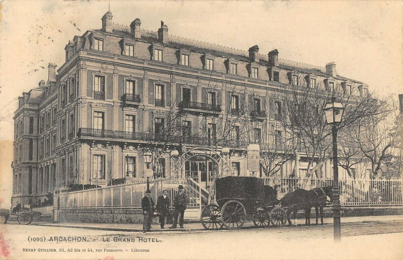 Carte postale ancienne Arcachon Le Grand Hotel à Arcachon