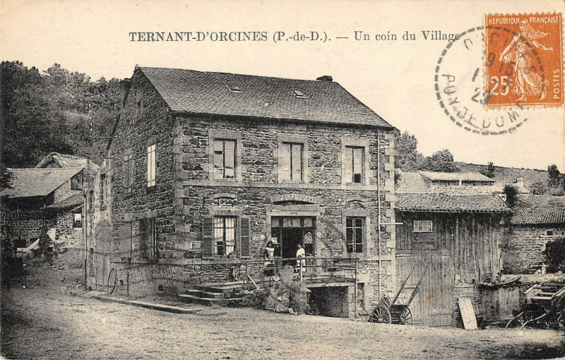 Carte postale ancienne Ternant D'Orcines Un Coin Du Village à Orcines