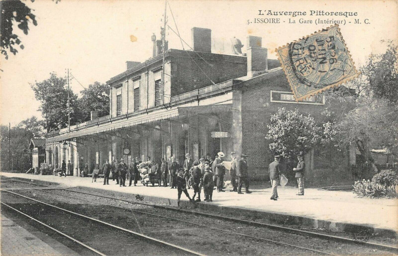 Carte postale ancienne Issoire La Gare Interieur à Issoire