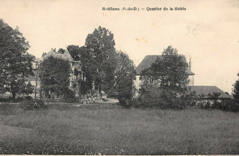 Carte postale ancienne Briffons Quartier De La Mairie à Briffons